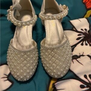 Pearl-Embellished Silver girls Dress Flats